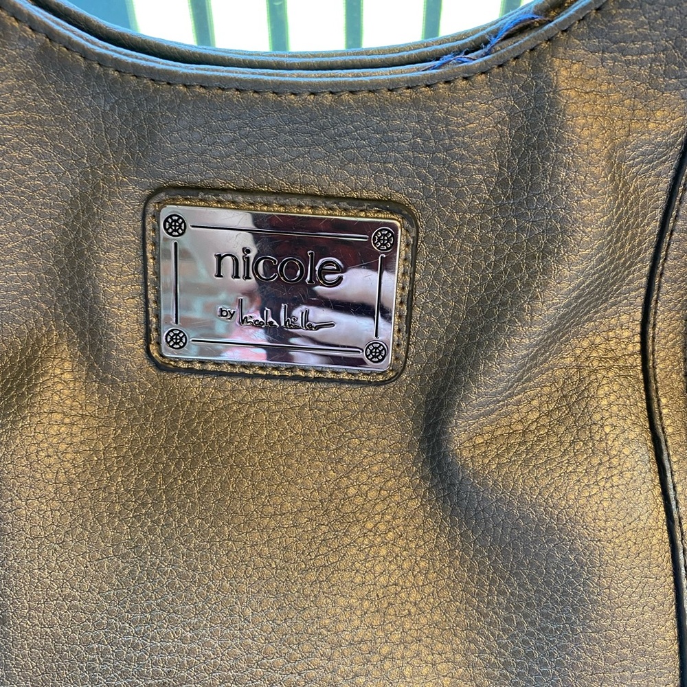Grey/Silver Nicole shoulder bag.